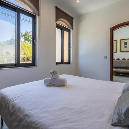 Luxurious 5 Bedroom Pool, 3min From St Julian's Villa Is-Swieqi