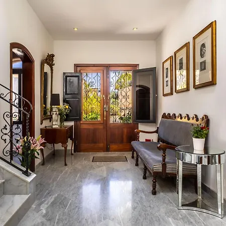 Luxurious 5 Bedroom Pool, 3min From St Julian's Villa *