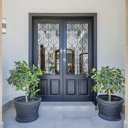 Luxurious 5 Bedroom Pool, 3min From St Julian's Villa Is-Swieqi
