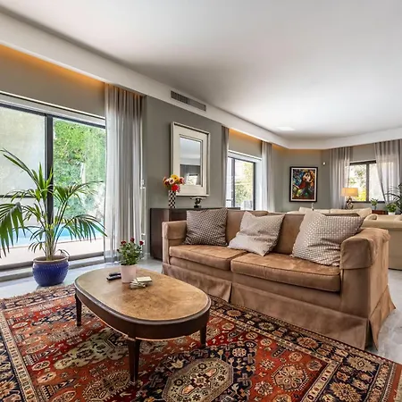 Luxurious 5 Bedroom Pool, 3min From St Julian's Villa *