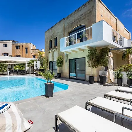 Luxurious 5 Bedroom Pool, 3min From St Julian's Villa
