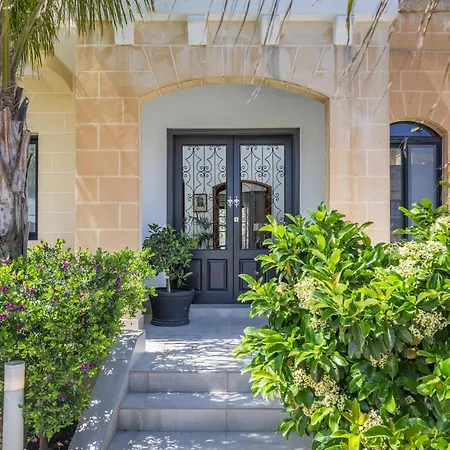 Luxurious 5 Bedroom Pool, 3min From St Julian's Villa *