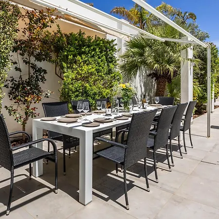 Luxurious 5 Bedroom Pool, 3min From St Julian's Villa