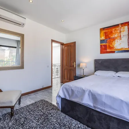 Luxurious 5 Bedroom Pool, 3min From St Julian's Is-Swieqi