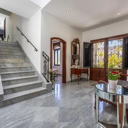 Luxurious 5 Bedroom Pool, 3min From St Julian's Is-Swieqi