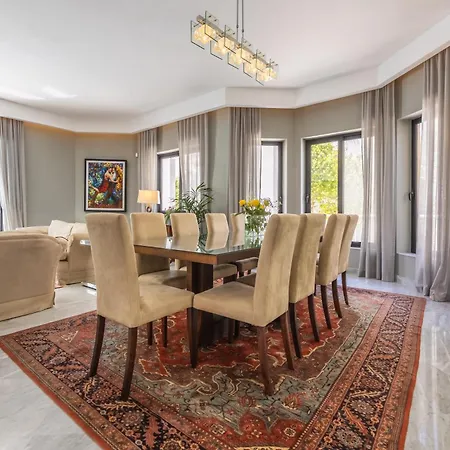 Luxurious 5 Bedroom Pool, 3min From St Julian's *