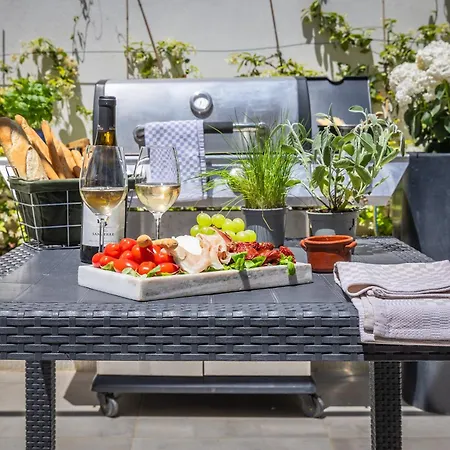 Luxurious 5 Bedroom Pool, 3min From St Julian's * Is-Swieqi