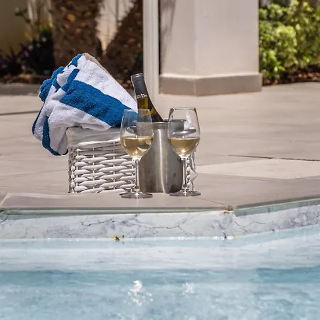 Luxurious 5 Bedroom Pool, 3min From St Julian's * Is-Swieqi