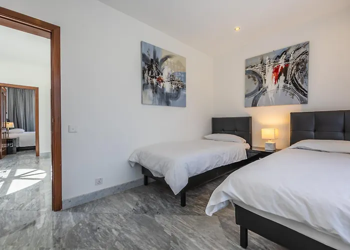 Luxurious 5 Bedroom Pool, 3min From St Julian's Vila *