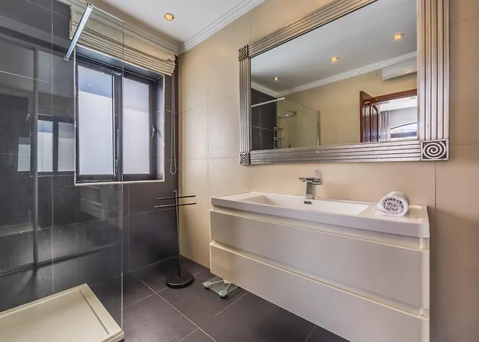 Vila Luxurious 5 Bedroom Pool, 3min From St Julian's