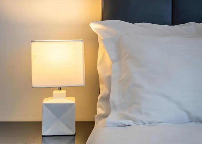 Luxurious 5 Bedroom Pool, 3min From St Julian's Vila