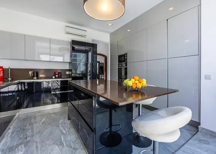 Luxurious 5 Bedroom Pool, 3min From St Julian's Vila *