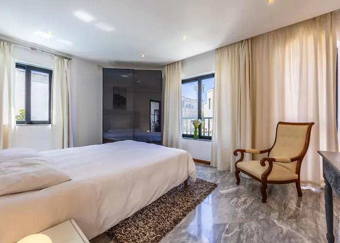 Luxurious 5 Bedroom Pool, 3min From St Julian's Vila Is-Swieqi