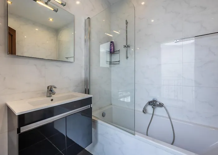 Luxurious 5 Bedroom Pool, 3min From St Julian's *