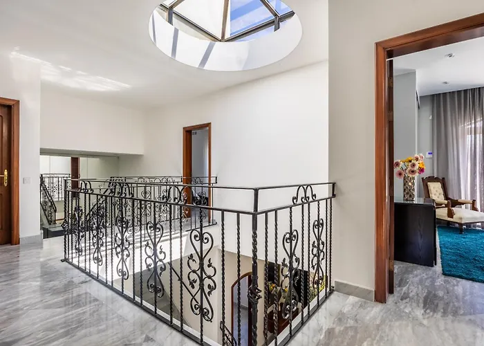 Luxurious 5 Bedroom Pool, 3min From St Julian's