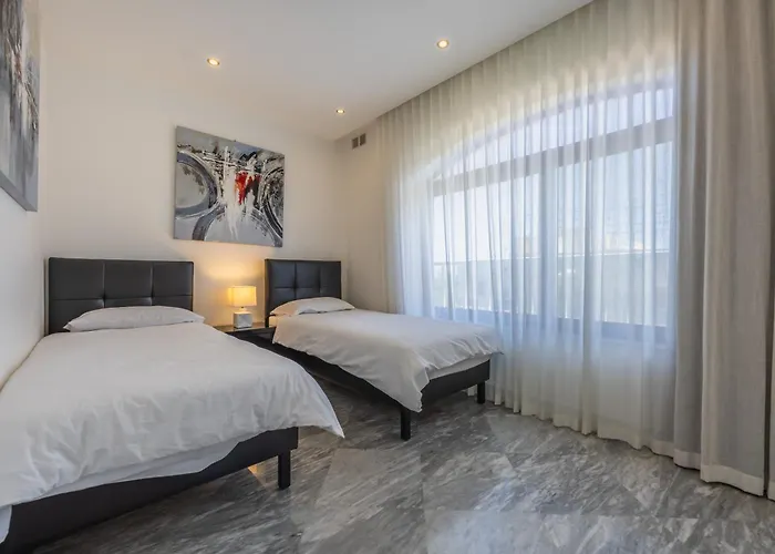 Luxurious 5 Bedroom Pool, 3min From St Julian's * Is-Swieqi