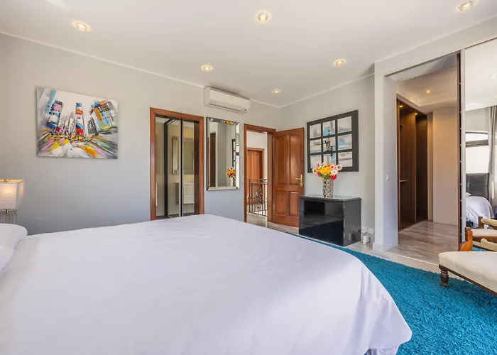 Luxurious 5 Bedroom Pool, 3min From St Julian's Villa *