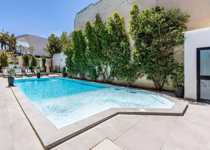 Luxurious 5 Bedroom Pool, 3min From St Julian's * Is-Swieqi