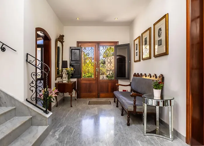 Luxurious 5 Bedroom Pool, 3min From St Julian's Vila *