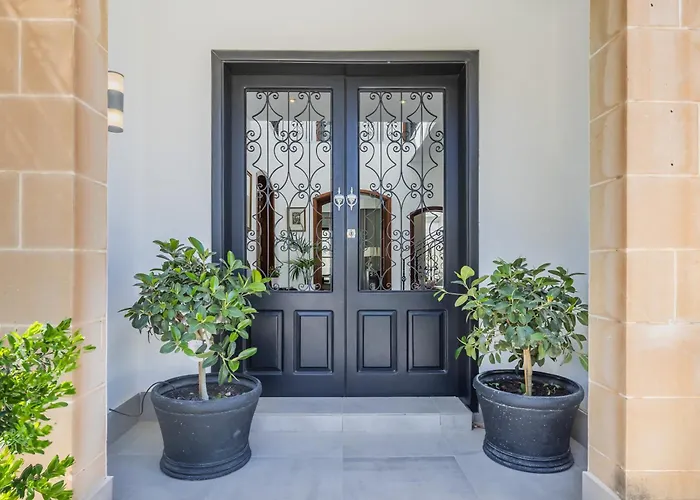 Luxurious 5 Bedroom Pool, 3min From St Julian's Vila Is-Swieqi
