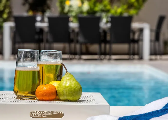 Luxurious 5 Bedroom Pool, 3min From St Julian's Is-Swieqi