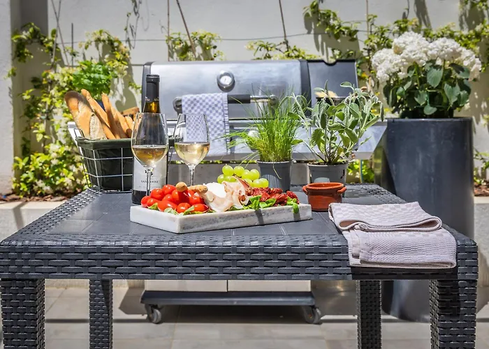 Luxurious 5 Bedroom Pool, 3min From St Julian's * Is-Swieqi