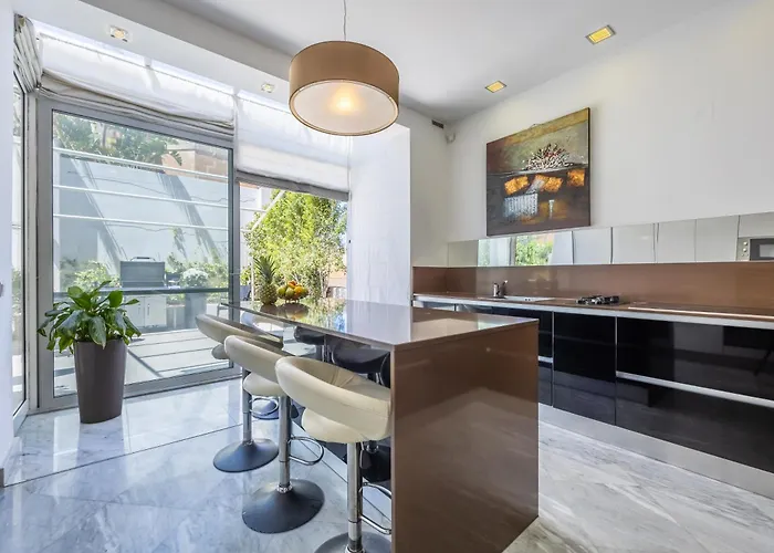 Luxurious 5 Bedroom Pool, 3min From St Julian's Vila