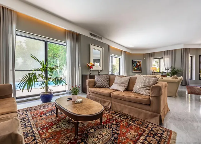 Luxurious 5 Bedroom Pool, 3min From St Julian's Vila *