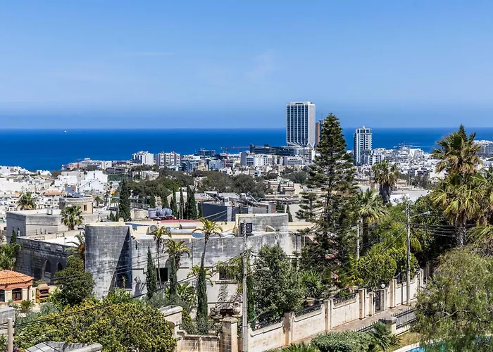 Luxurious 5 Bedroom Pool, 3min From St Julian's Villa Is-Swieqi