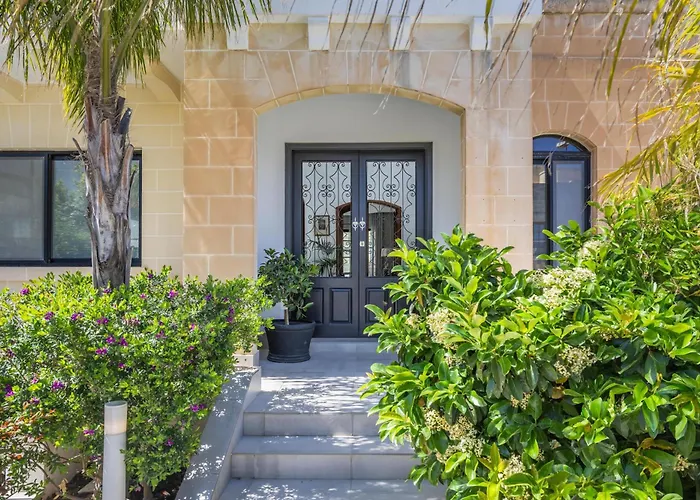 Luxurious 5 Bedroom Pool, 3min From St Julian's Vila *