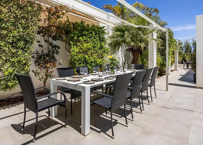 Luxurious 5 Bedroom Pool, 3min From St Julian's Vila